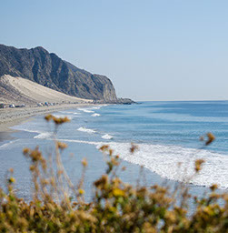 Long view of the Pacific ocean looking down the shoreline.